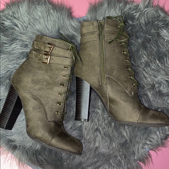 BOOTIES - Picture 2 of 5